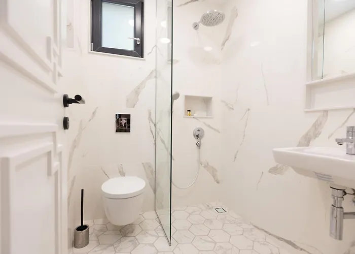 Luxury 12-1 Apartment *